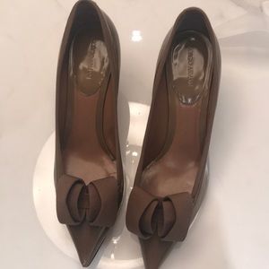 Giorgio Armani taupe pumps
